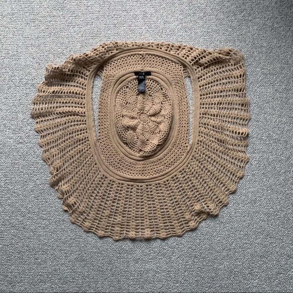 NWOT M/L Forever 21 Beige Crocheted Shrug